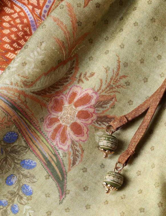 Indra Relaxed Short Khaki Scarf Floral Online Indra Relaxed Short Khaki Scarf Floral Online